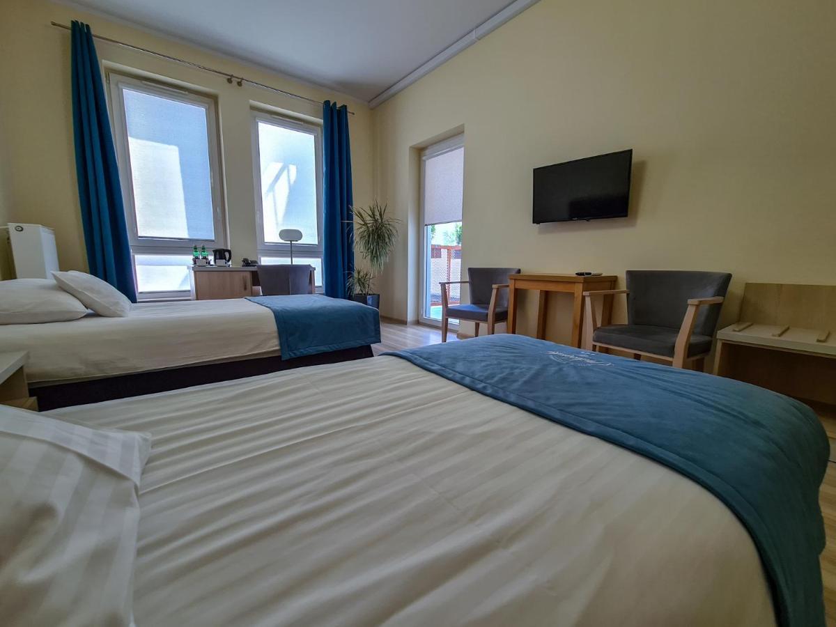Antoninska Hotel & Apartamenty Leszno  Buitenkant foto