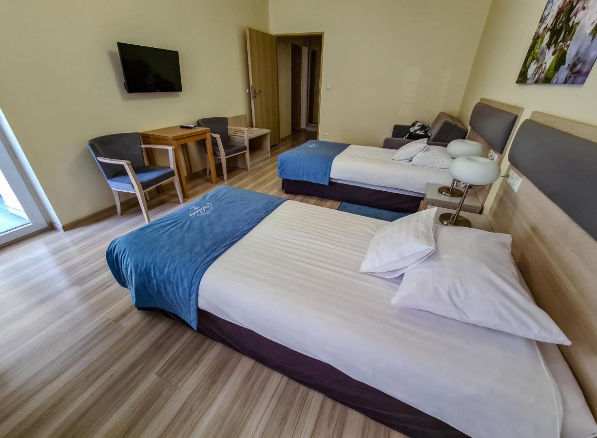 Antoninska Hotel & Apartamenty Leszno  Buitenkant foto