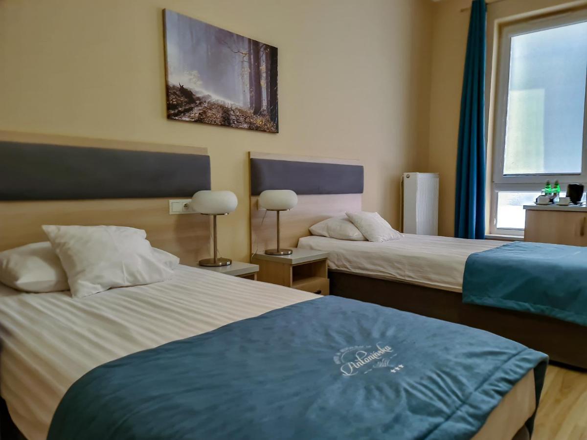 Antoninska Hotel & Apartamenty Leszno  Buitenkant foto