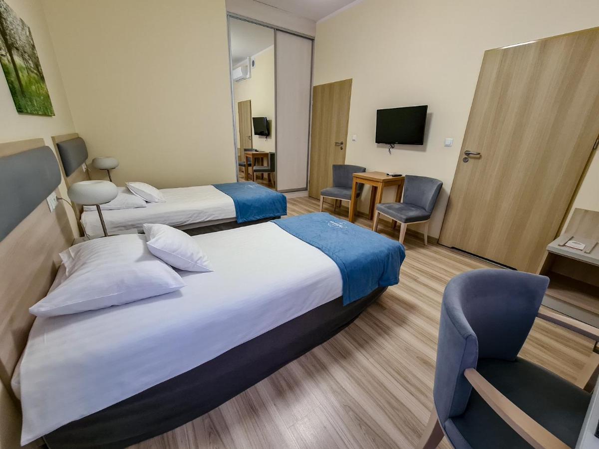 Antoninska Hotel & Apartamenty Leszno  Buitenkant foto