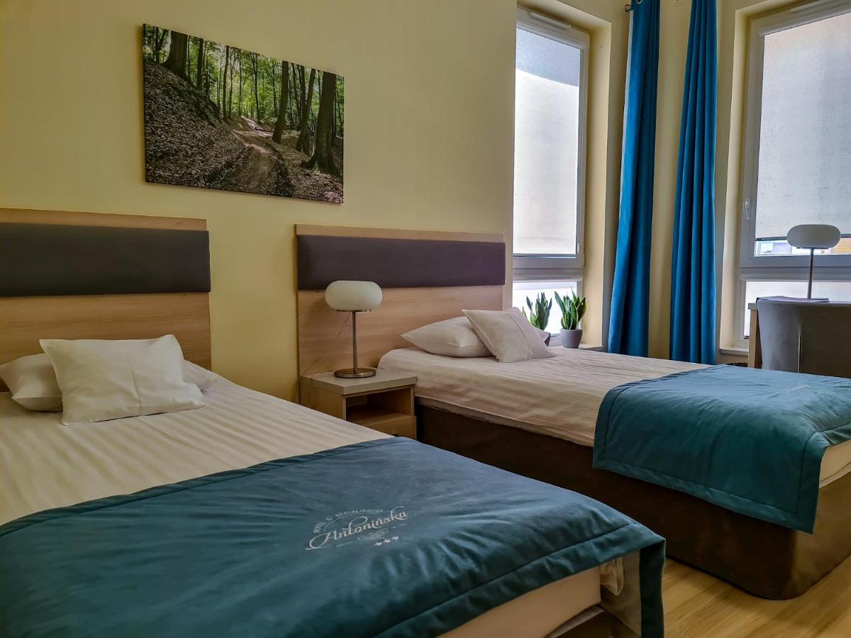 Antoninska Hotel & Apartamenty Leszno  Buitenkant foto