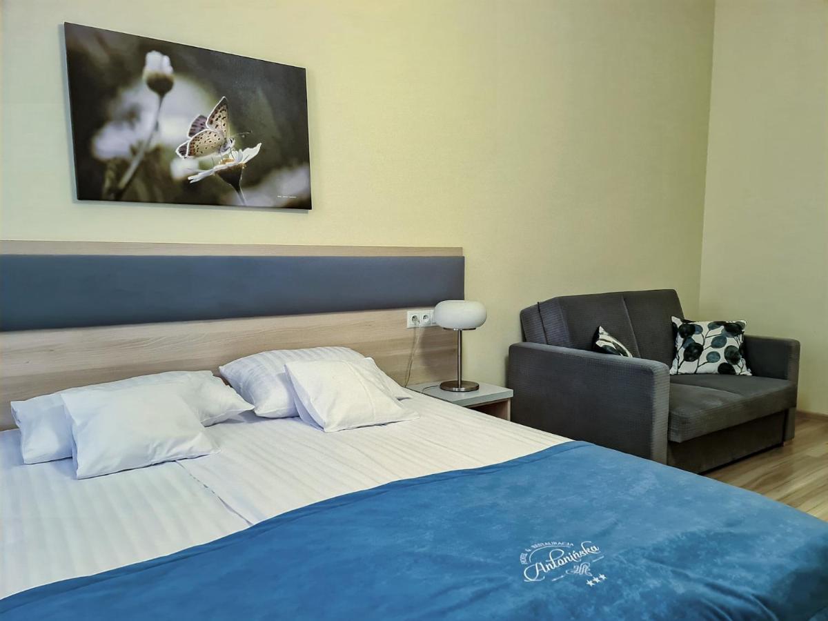 Antoninska Hotel & Apartamenty Leszno  Buitenkant foto