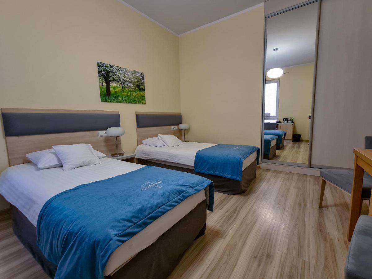 Antoninska Hotel & Apartamenty Leszno  Buitenkant foto
