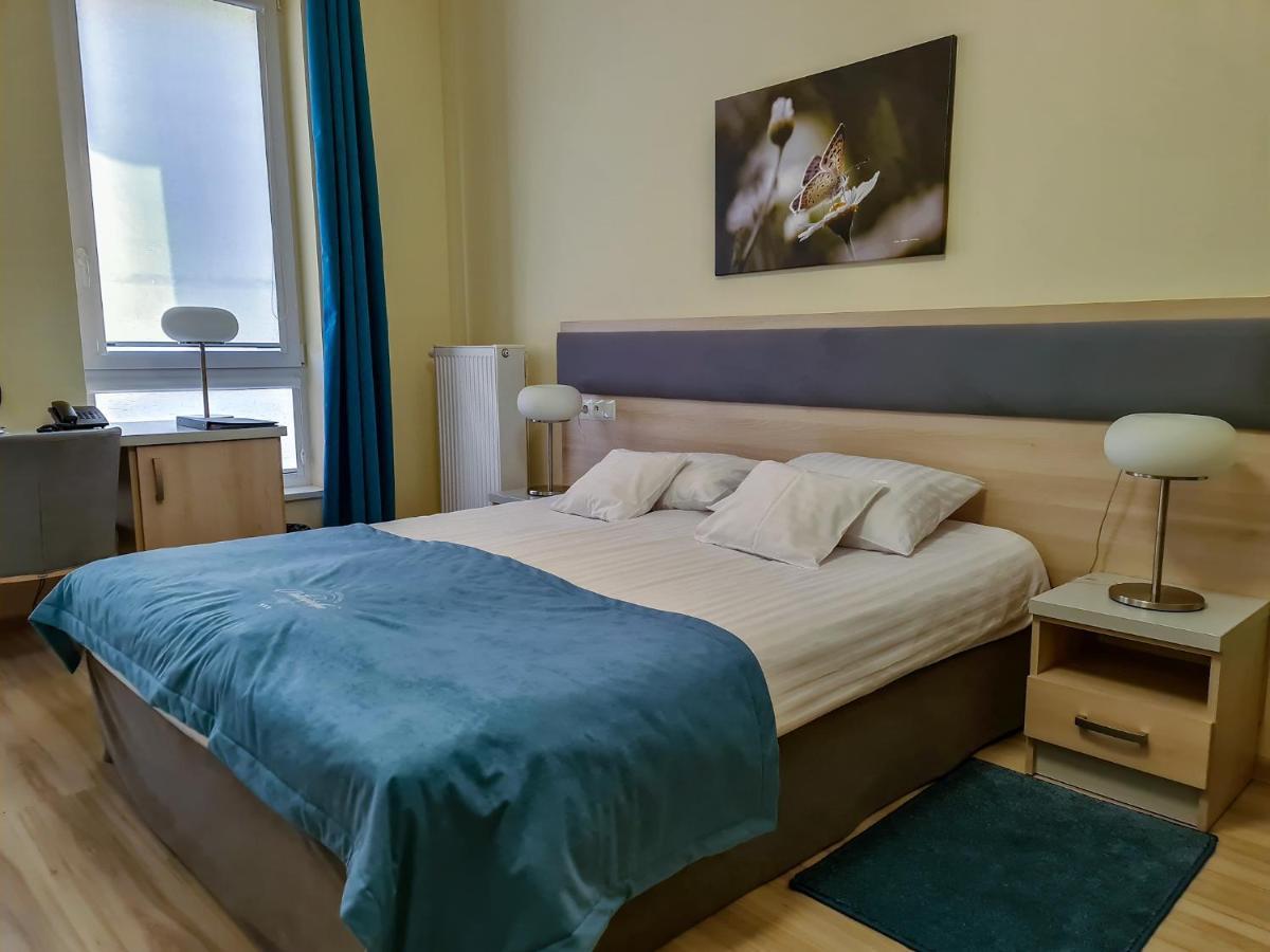 Antoninska Hotel & Apartamenty Leszno  Buitenkant foto