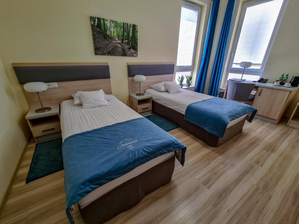Antoninska Hotel & Apartamenty Leszno  Buitenkant foto