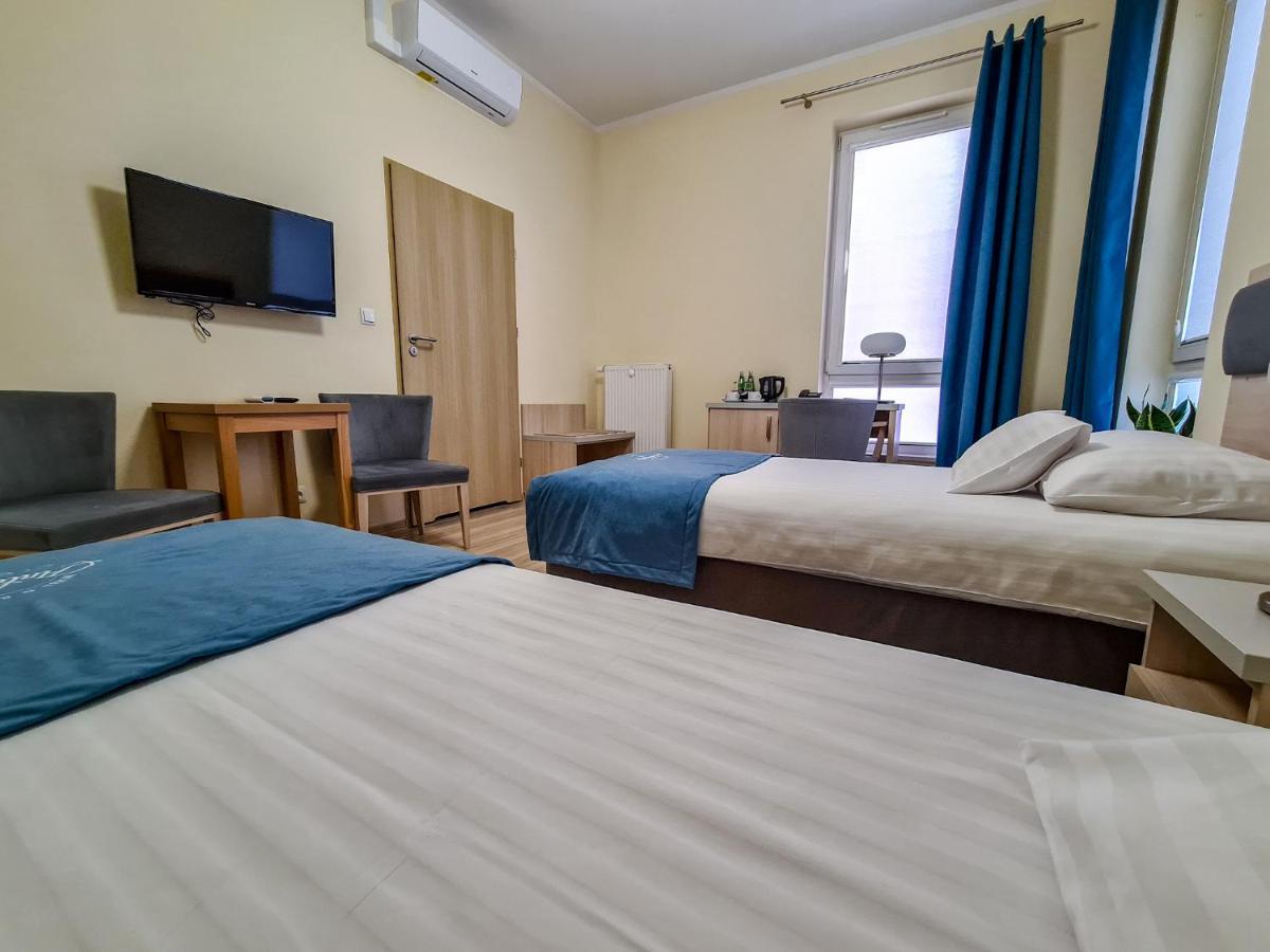 Antoninska Hotel & Apartamenty Leszno  Buitenkant foto