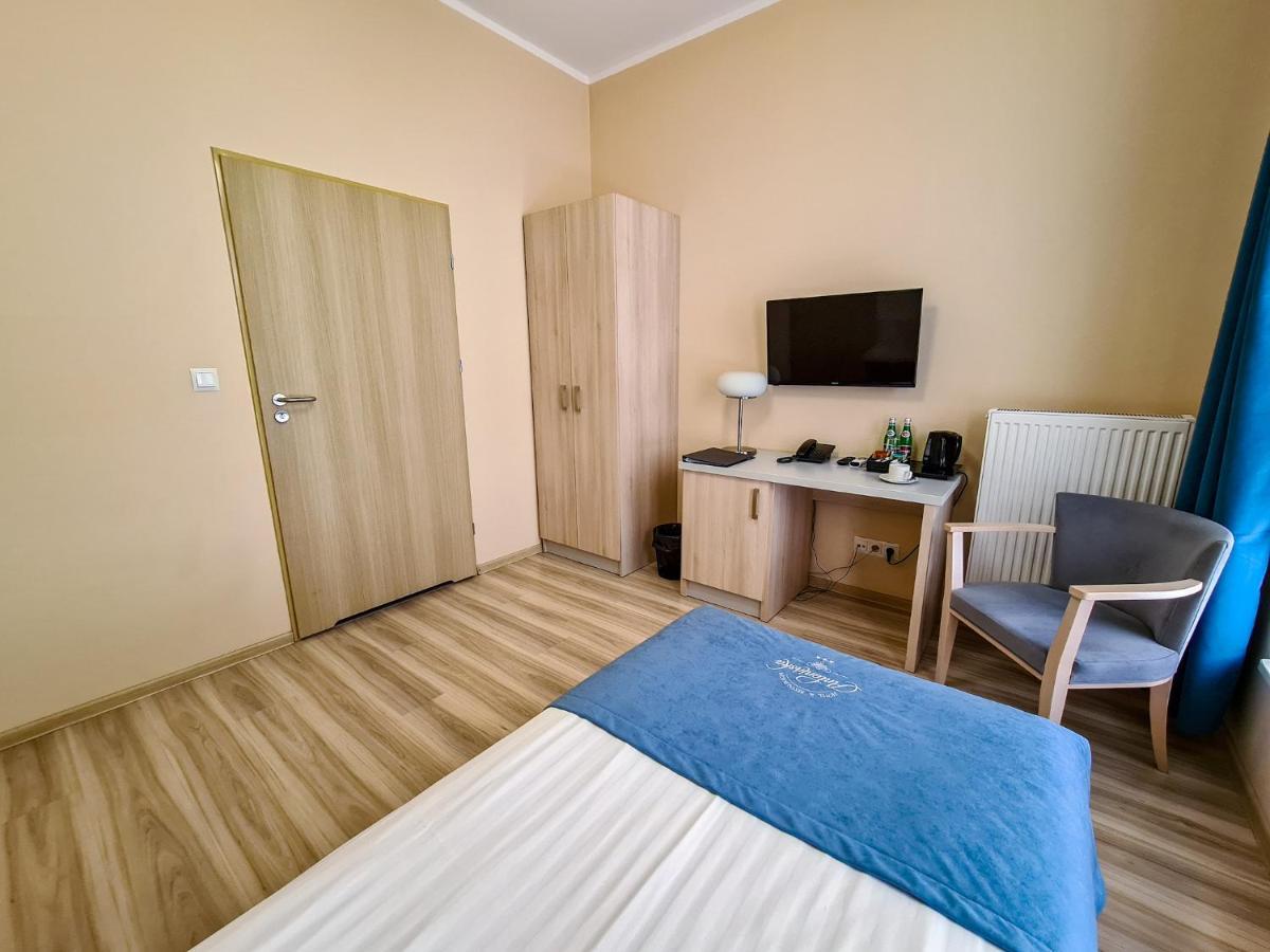 Antoninska Hotel & Apartamenty Leszno  Buitenkant foto