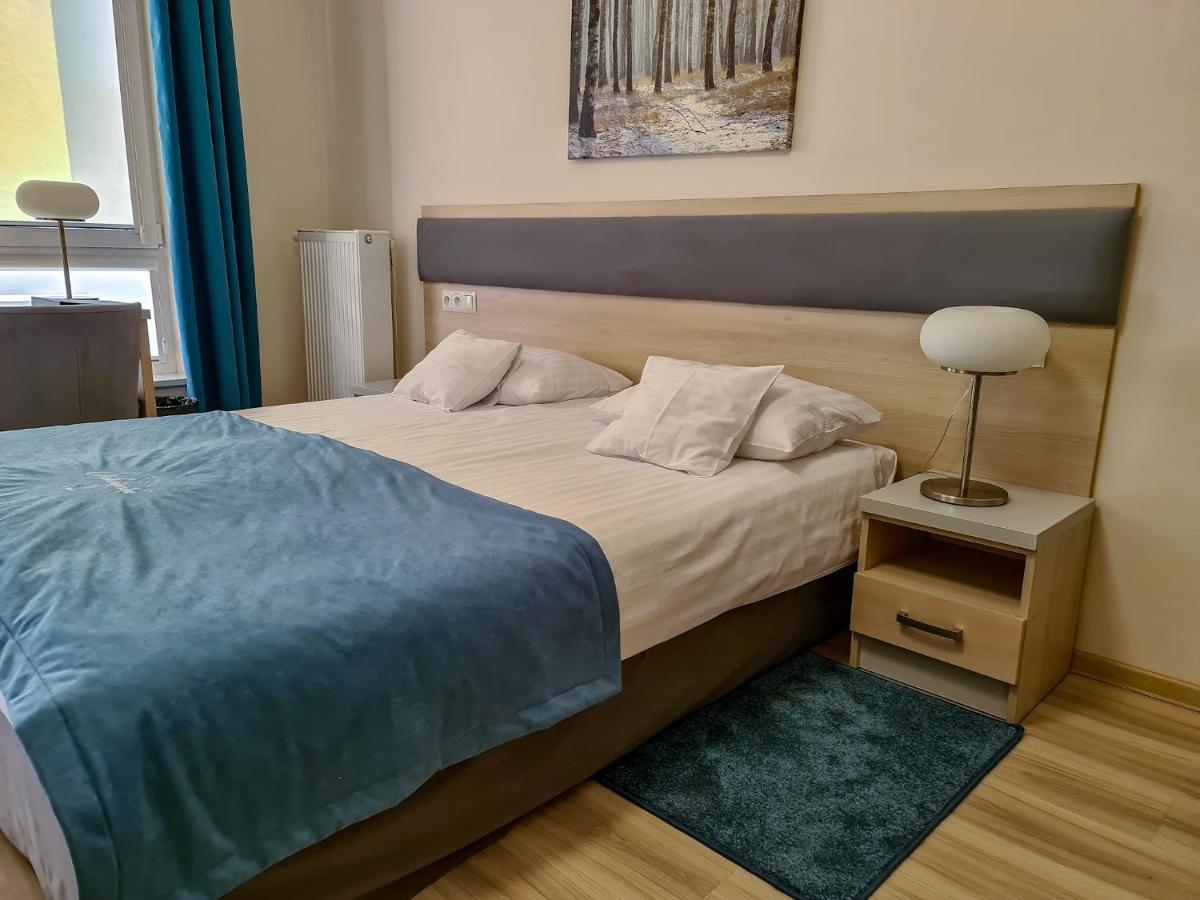 Antoninska Hotel & Apartamenty Leszno  Buitenkant foto