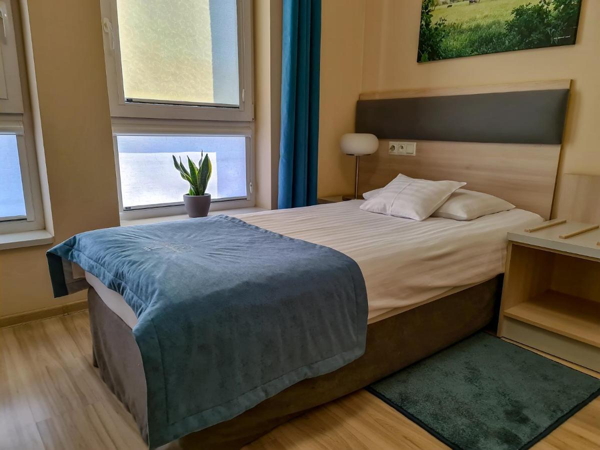 Antoninska Hotel & Apartamenty Leszno  Buitenkant foto