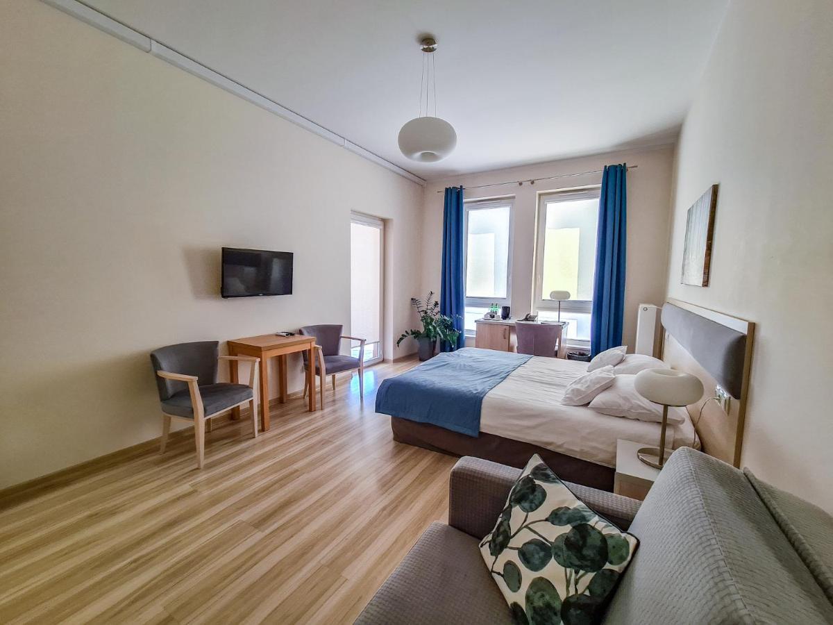 Antoninska Hotel & Apartamenty Leszno  Buitenkant foto