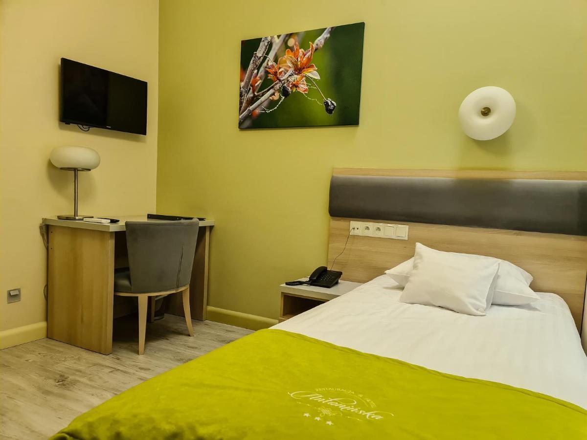Antoninska Hotel & Apartamenty Leszno  Buitenkant foto