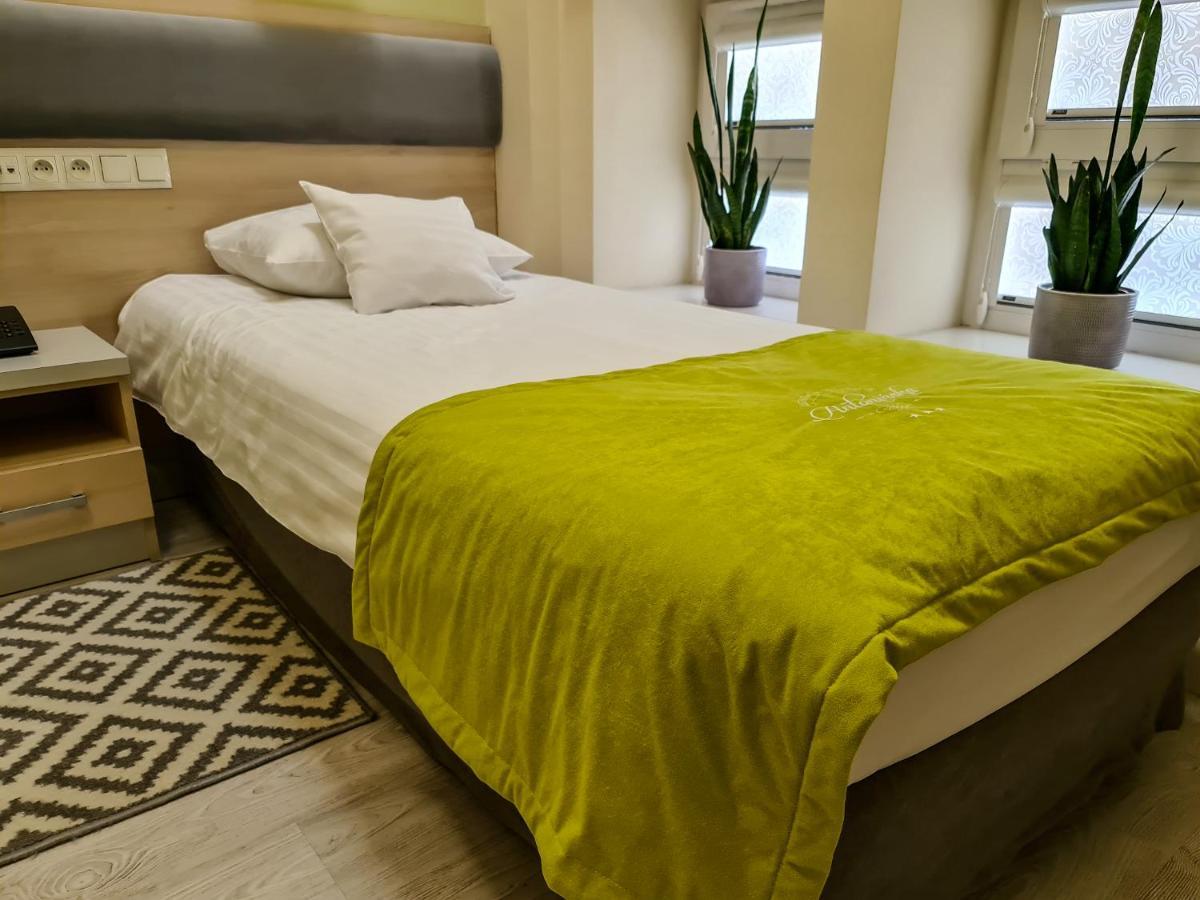 Antoninska Hotel & Apartamenty Leszno  Buitenkant foto