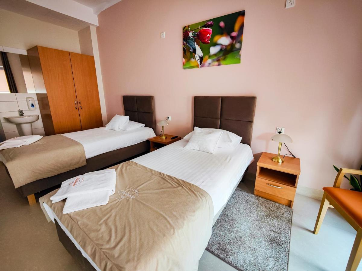 Antoninska Hotel & Apartamenty Leszno  Buitenkant foto