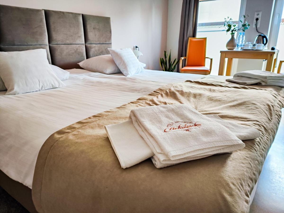 Antoninska Hotel & Apartamenty Leszno  Buitenkant foto