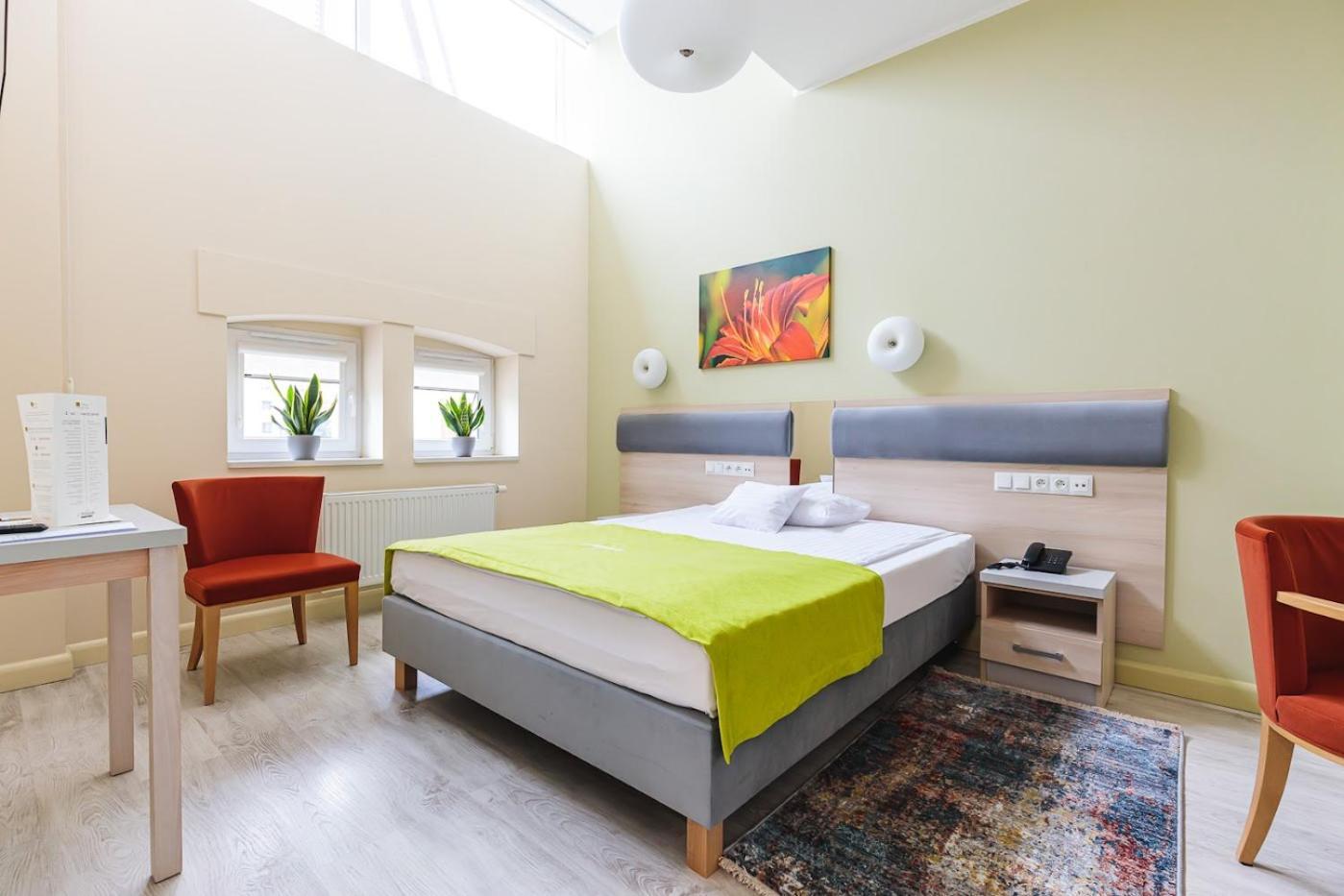 Antoninska Hotel & Apartamenty Leszno  Buitenkant foto